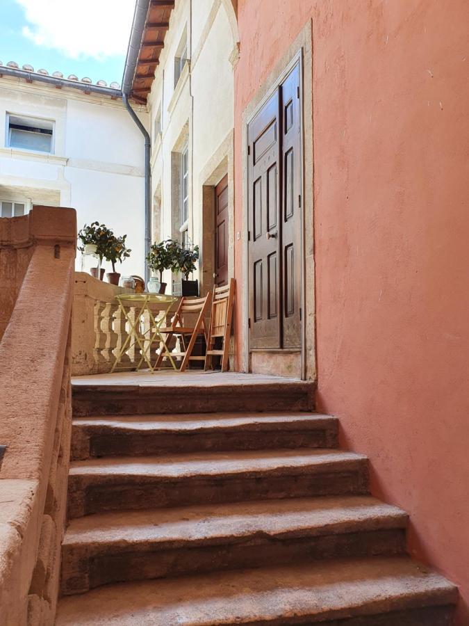 Au Coeur Du Centre Historique - Immeuble Classe - Terrasse - Climatise Nîmes Dış mekan fotoğraf