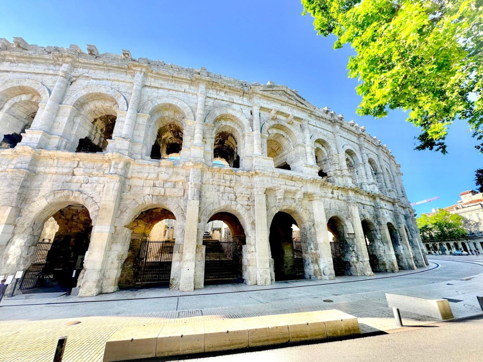 Au Coeur Du Centre Historique - Immeuble Classe - Terrasse - Climatise Nîmes Dış mekan fotoğraf