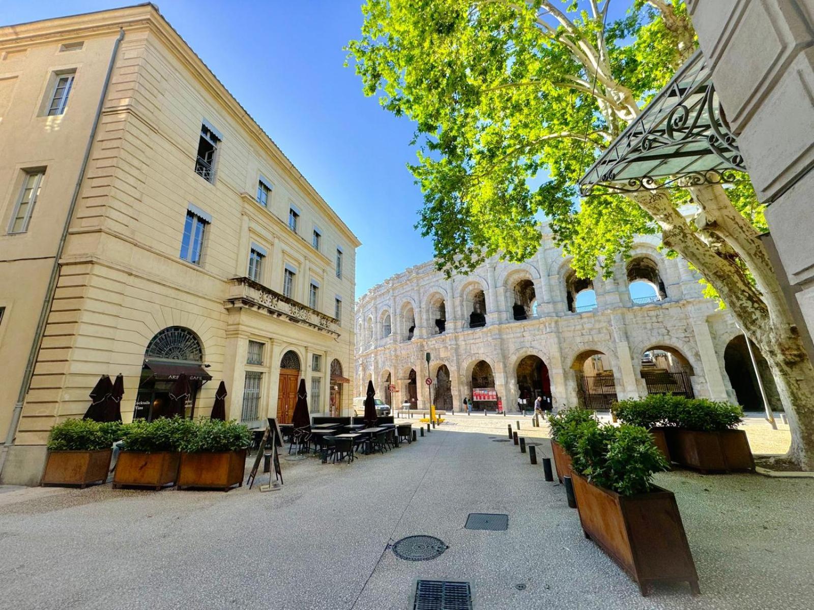 Au Coeur Du Centre Historique - Immeuble Classe - Terrasse - Climatise Nîmes Dış mekan fotoğraf