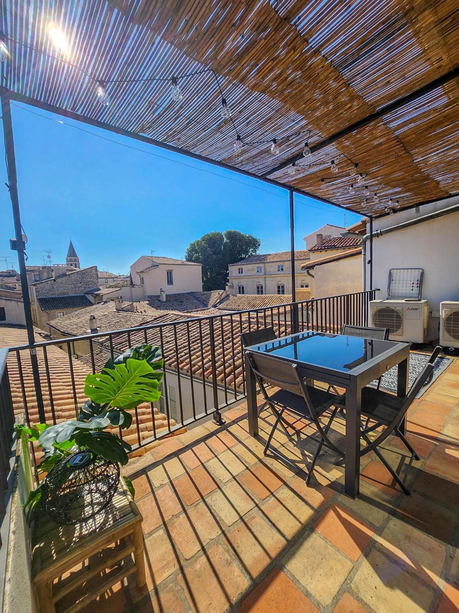 Au Coeur Du Centre Historique - Immeuble Classe - Terrasse - Climatise Nîmes Dış mekan fotoğraf